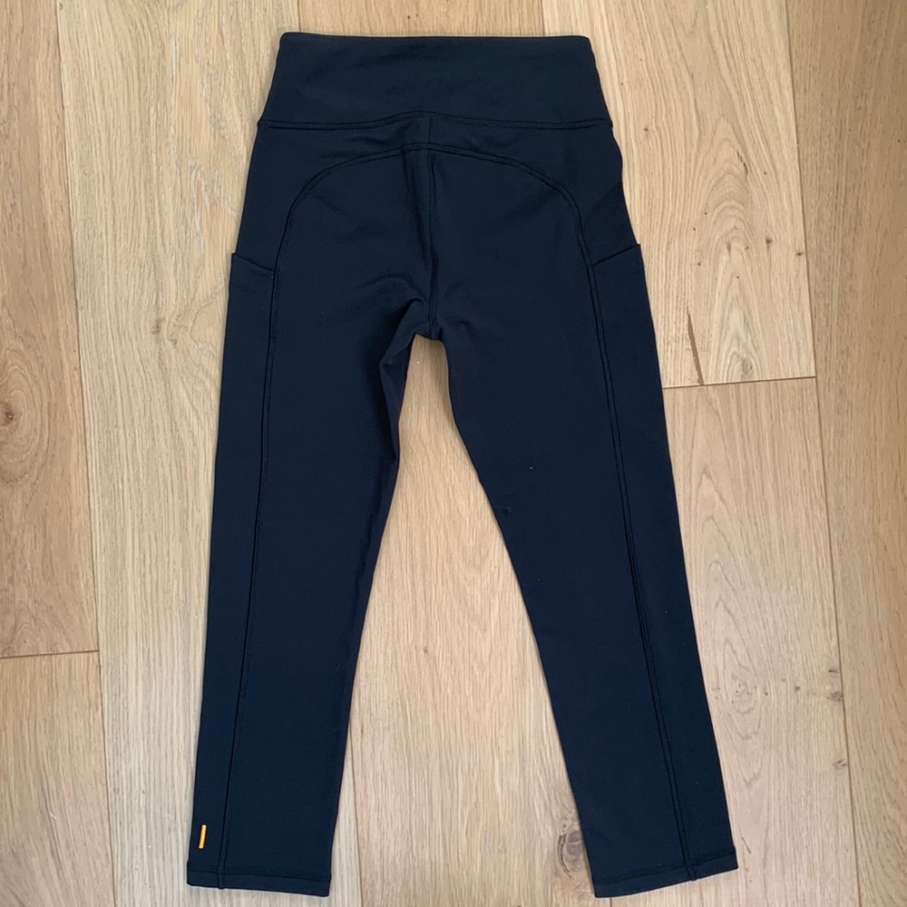 NWOT Lucy XS 7/8 Black leggings with Tummy control and side pockets